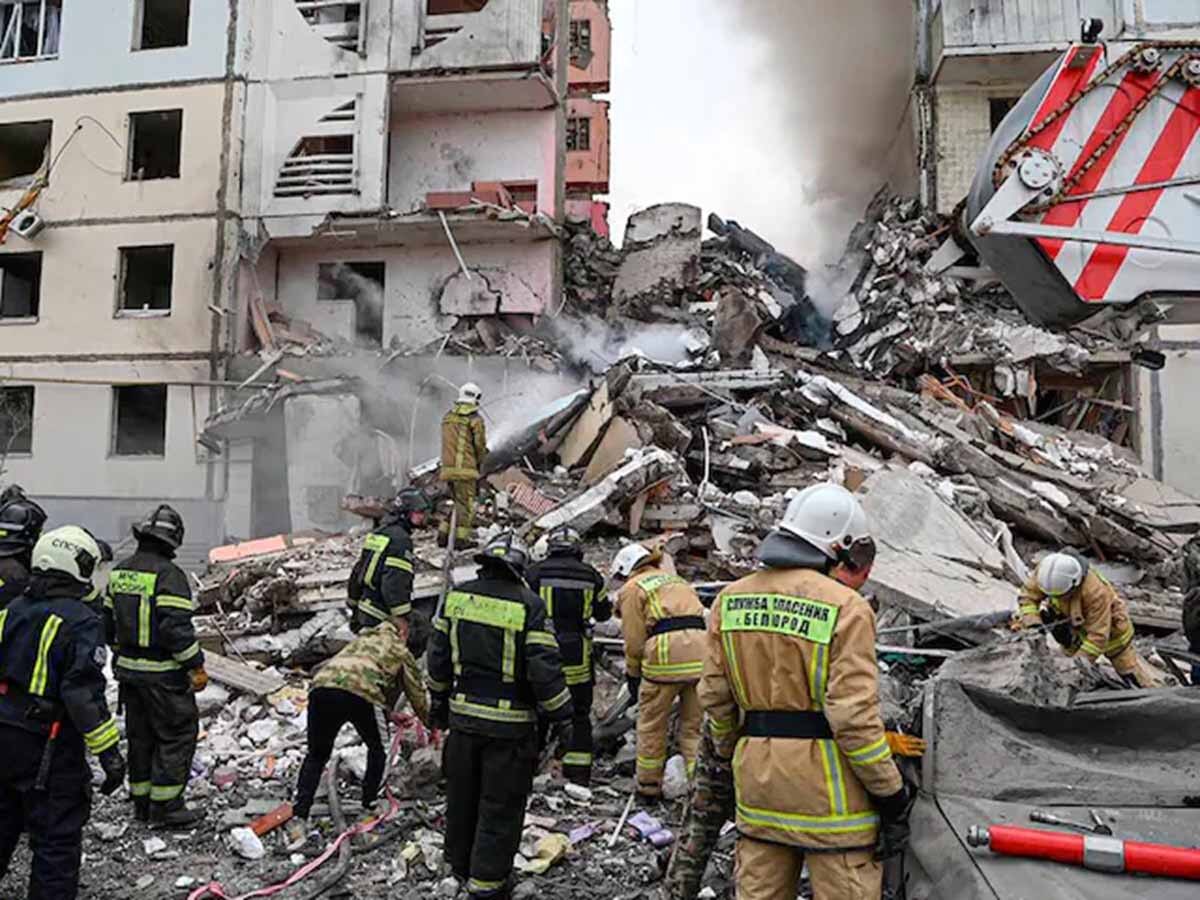 बड़ा हादसा! इमारत ढहने की घटना में कम से कम 13 लोगों की मौत