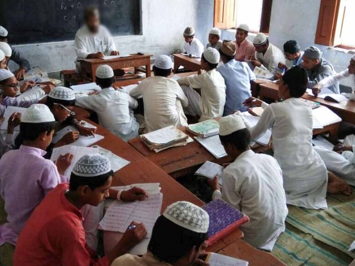 Madarsa in Uttarakhand: क्या उत्तराखंड के मदरसों में गैर-मुस्लिम बच्चों को दी जा रही इस्लामी शिक्षा'; पीछे पड़ा NCPCR Madarsa in Uttarakhand: क्या उत्तराखंड के मदरसों में गैर-मुस्लिम बच्चों को दी जा रही इस्लामी शिक्षा'; पीछे पड़ा NCPCR
