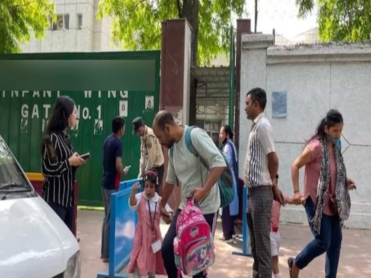 Kanpur School Bomb Threat: अब कानपुर के स्कूलों को बम से उड़ाने की धमकी, सभी धमकियों में है ये अहम बात Kanpur School Bomb Threat: अब कानपुर के स्कूलों को बम से उड़ाने की धमकी, सभी धमकियों में है ये अहम बात