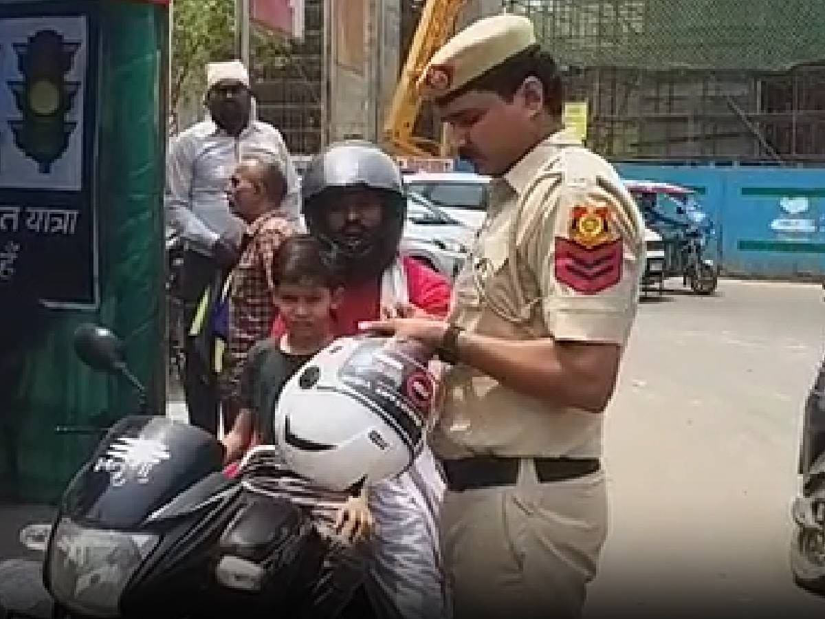 Delhi News: सड़क हादसों पर लगाम लगाने का सार्थक प्रयास, मधुबन चौक के पास खोले गए हेलमेट बैंक