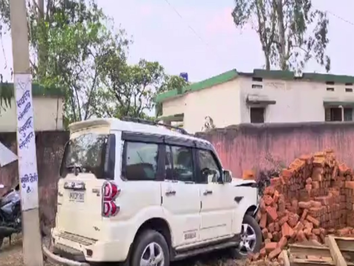 चतरा में स्कॉर्पियो से कुचलकर दो छात्राओं की मौत