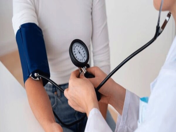 World Hypertension Day 2024: जान ले लेता है बिना लक्षण वाला हाई ब्लड प्रेशर; इस तरह इसपर रखें काबू