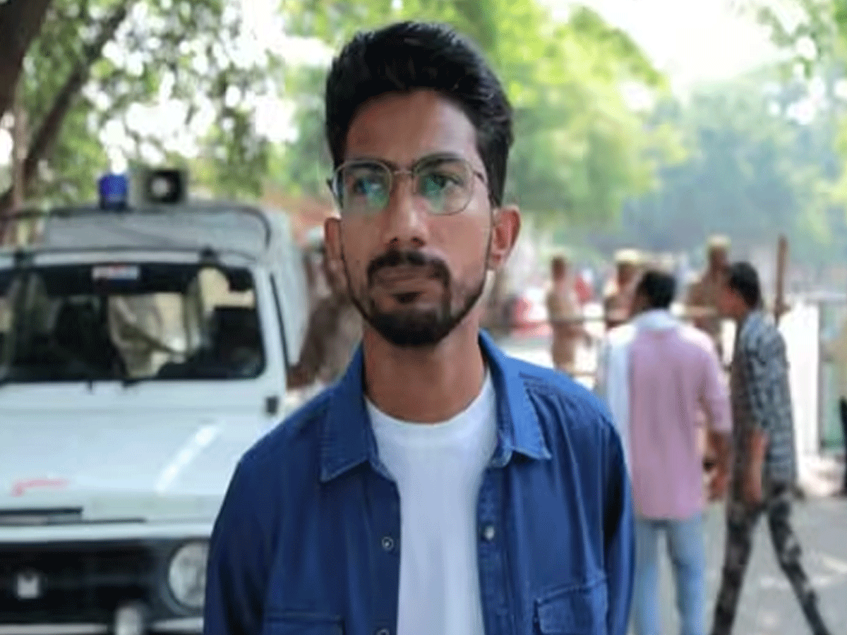 Shyam Rangeela: मोदी के मुखालिफ श्याम रंगीला का नॉमिनेशन रद्द; कॉमेडियन ने कहा- EC पर हंसू या रोऊँ? Shyam Rangeela: मोदी के मुखालिफ श्याम रंगीला का नॉमिनेशन रद्द; कॉमेडियन ने कहा- EC पर हंसू या रोऊँ?