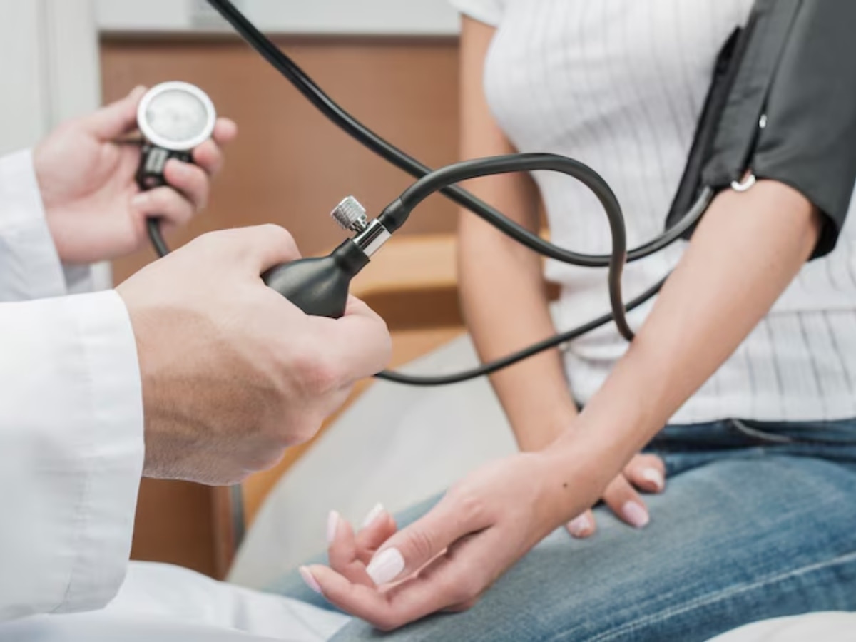 World Hypertension Day: हेल्दी ब्लड प्रेशर को मेंटेन करने के आसान उपाय क्या हैं? डॉक्टर ने दी जरूरी टिप्स