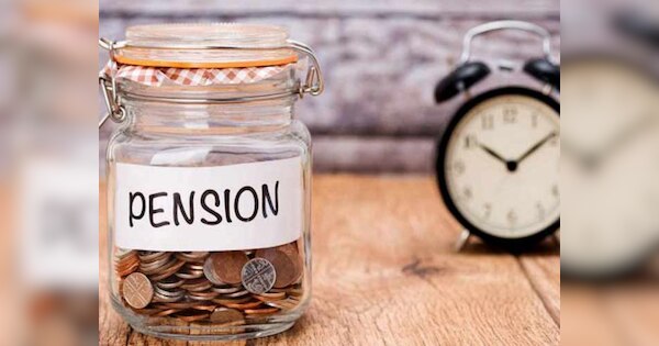 Retirement Planning: किसी पर निर्भर होने की जरूरत नहीं, ये 5 योजनाएं देती हैं हर महीने पेंशन
