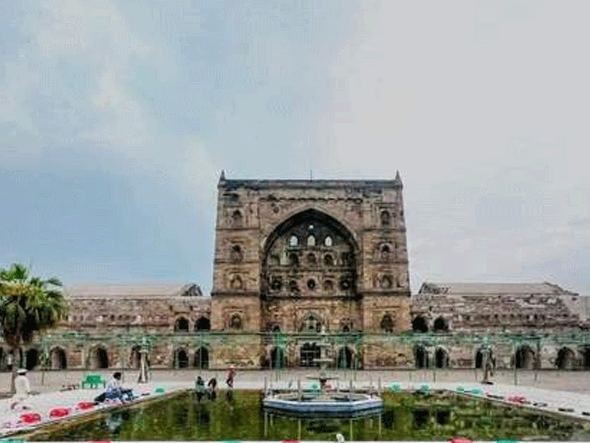 जौनपुर: अटाला मस्जिद ही अटाला माता मंदिर, हिन्दू पक्ष ने कोर्ट में पेश किया दावा जौनपुर: अटाला मस्जिद ही अटाला माता मंदिर, हिन्दू पक्ष ने कोर्ट में पेश किया दावा