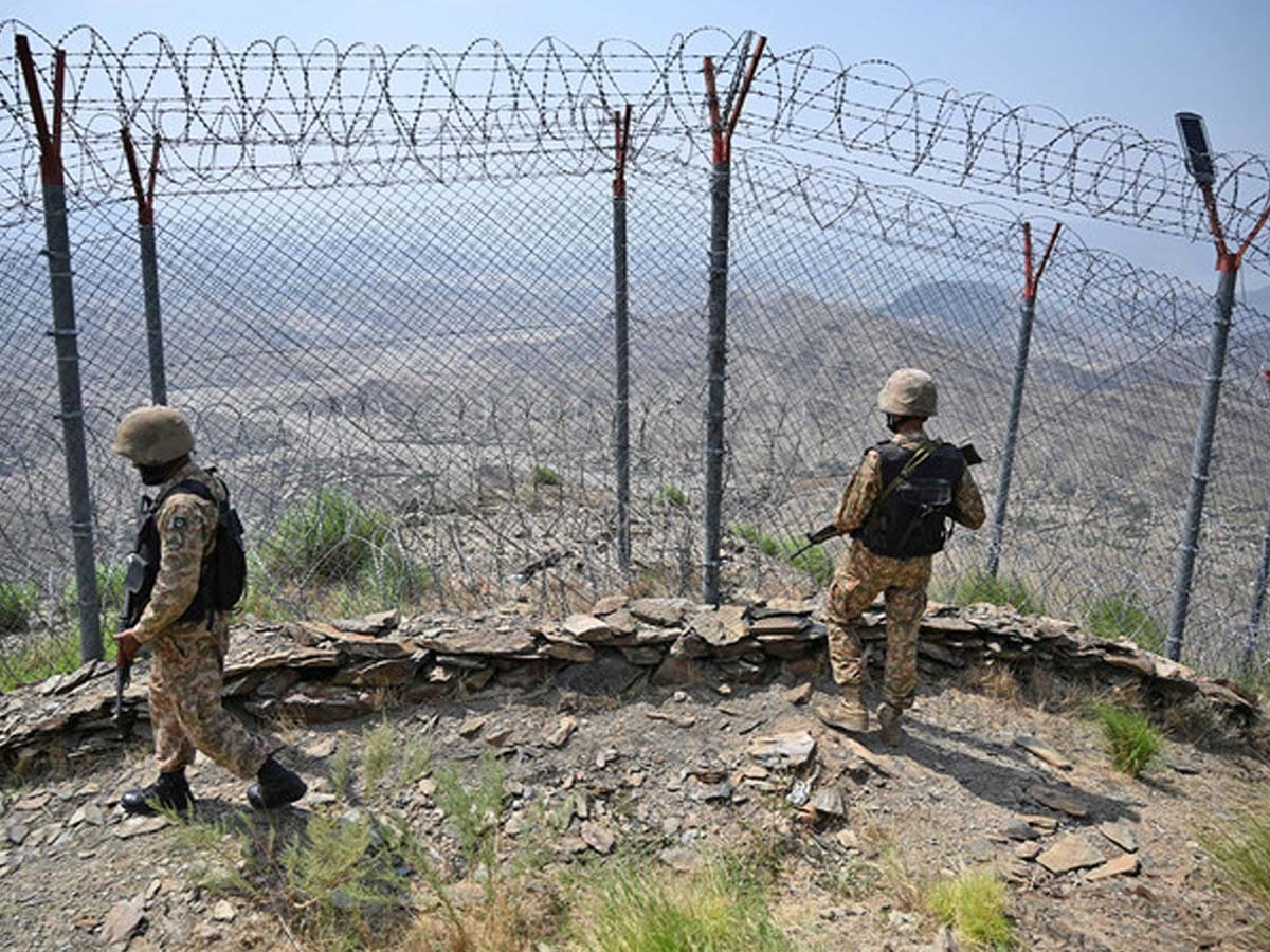 Pakistan- Afghanistan: एक बार फिर भिड़े 'बिरादर', PAK ने अफगानिस्तान पर दागी मिसाइलें तो तालिबान ने किया पलटवार