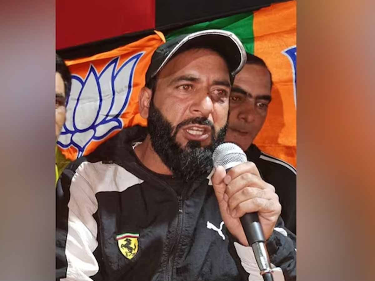 Jammu And Kashmir News: जम्मू व कश्मीर में आतंकियों ने BJP के पूर्व सरपंच का किया कत्ल; पर्यटक जोड़े को किया जख्मी