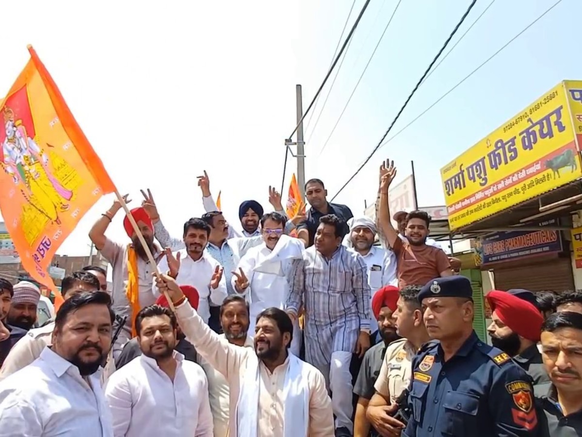 Sirsa News: सिरसा में योगी आदित्यनाथ के सम्मान में BJP ने निकाली बुलडोजर रैली, गोपाल कांडा ने दिखाई झंडी