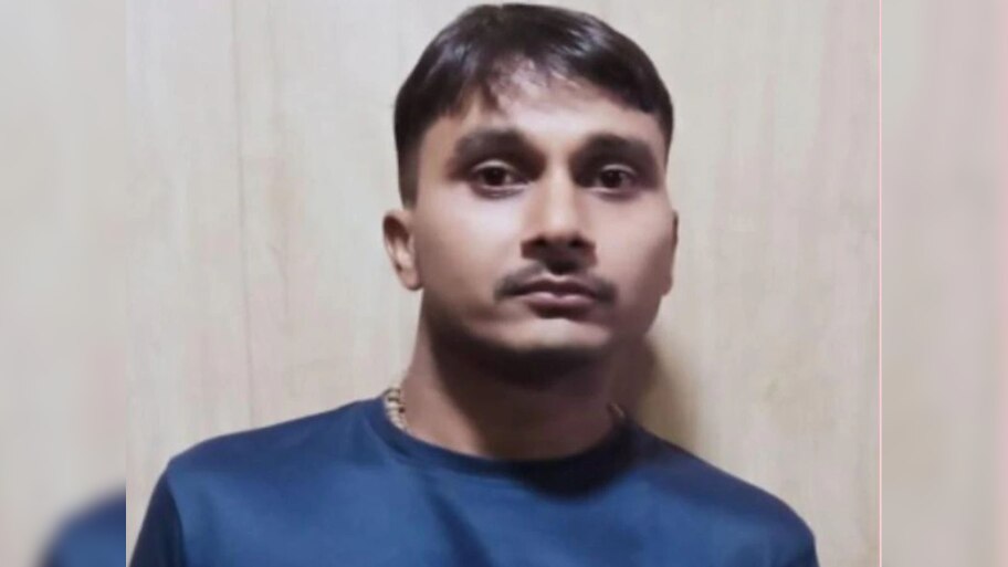 ISI को खुफ‍िया जानकारी भेजने वाला एजेंट गिरफ्तार, पाकिस्‍तानी महिला को भेजी नेवी की सूचनाएं 