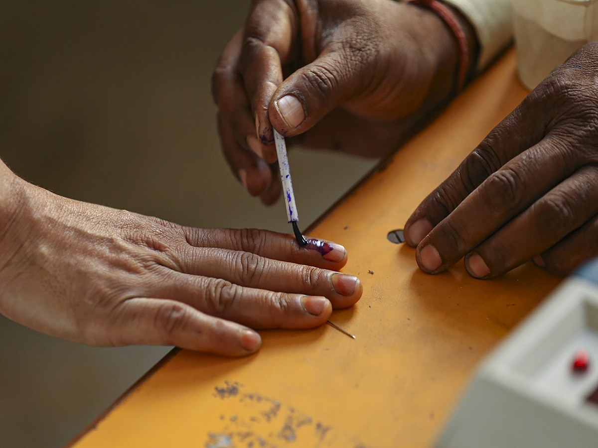 झारखंड में तीन लोकसभा सीटों पर वोटिंग