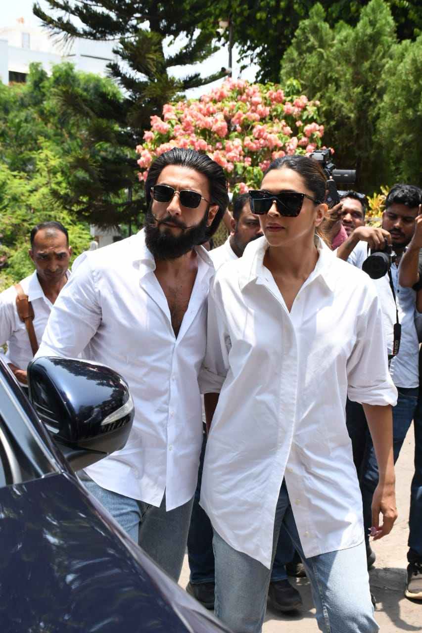 वोट डालने पहुंचे Deepika Padukone और Ranveer Singh, बेबी बंप फ्लॉन्ट करते दिखीं 'लेडी सिंघम'... 16 सितंबर में करेंगे खुशियों का वेलकम