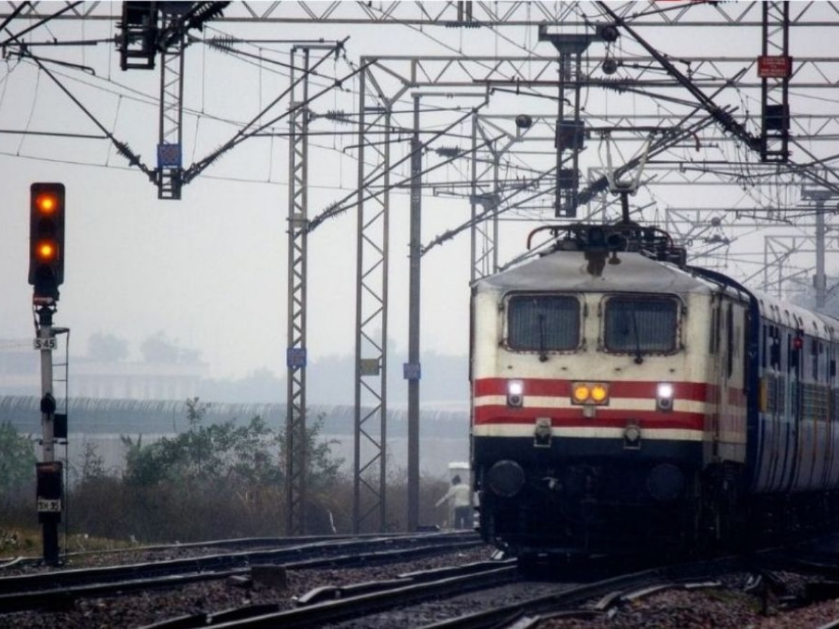 Indian Railways: दिल्ली-अमृतसर रेल मार्ग खुला, इस रेलवे स्टेशन से फिर से दौड़ेंगी ट्रेन