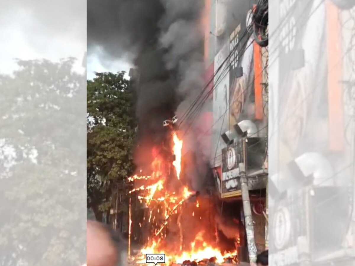Delhi Fire: ज्योति नगर में कपड़े के शोरूम में लगी भीषण आग पर पाया काबू, एक की मौत, ब‍िल्‍ड‍िंग माल‍िक पर केस दर्ज