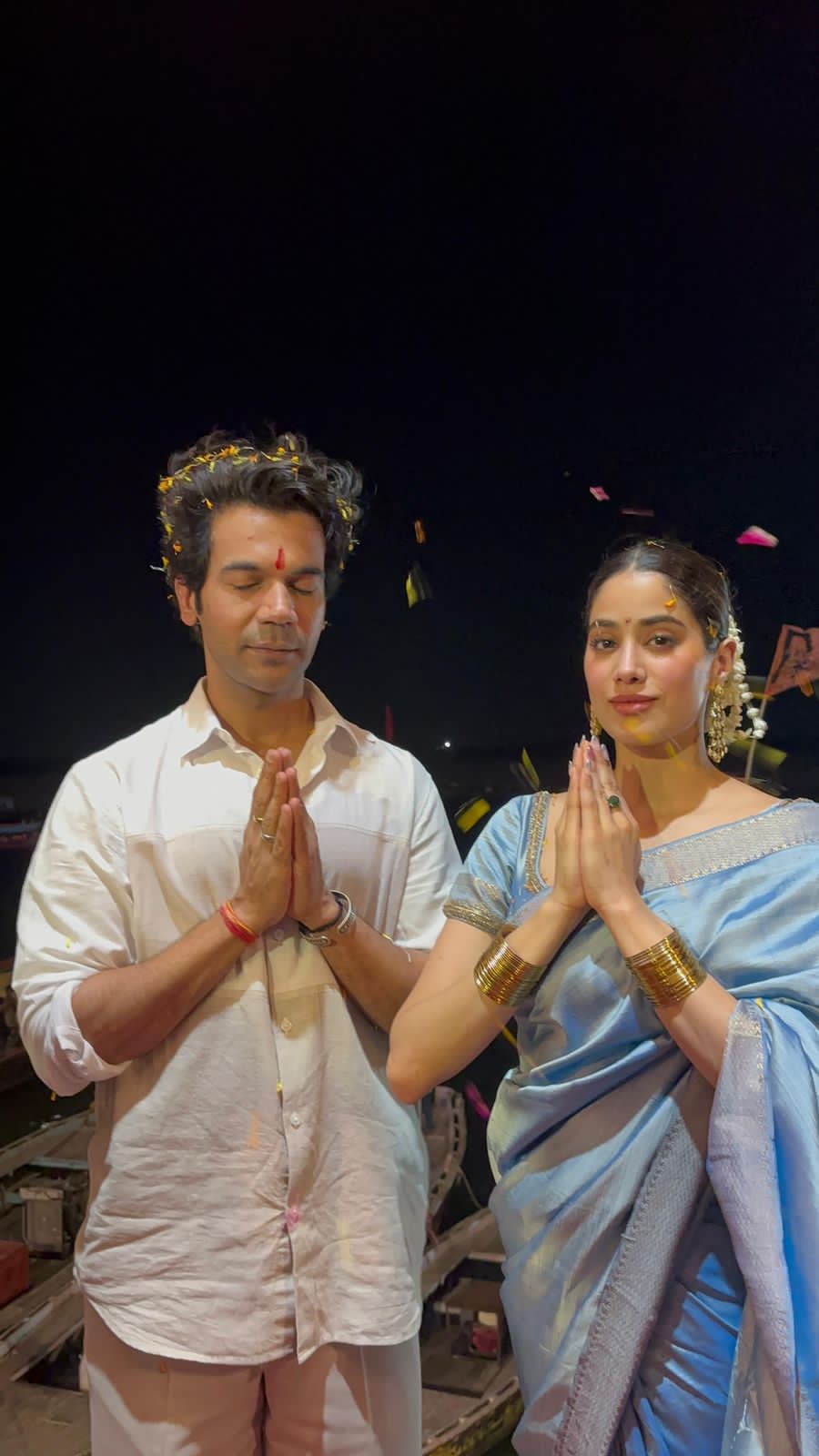 वाराणसी पहुंचे राजकुमार और जाह्नवी