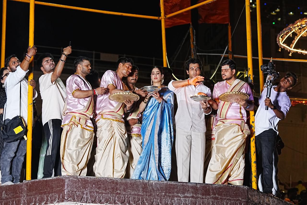 भक्ति में डूबे सितारे