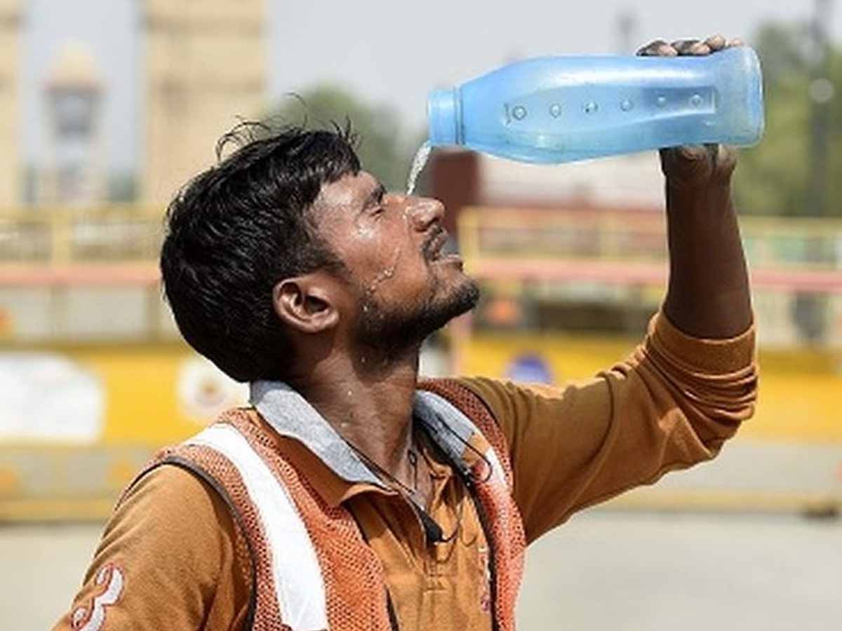 Heatwave: दिल्ली और आस-पास के इलाकों में बरस रही आग! जानें, अगले 5 दिनों तक कैसा रहेगा मौसम? Heatwave: दिल्ली और आस-पास के इलाकों में बरस रही आग! जानें, अगले 5 दिनों तक कैसा रहेगा मौसम?