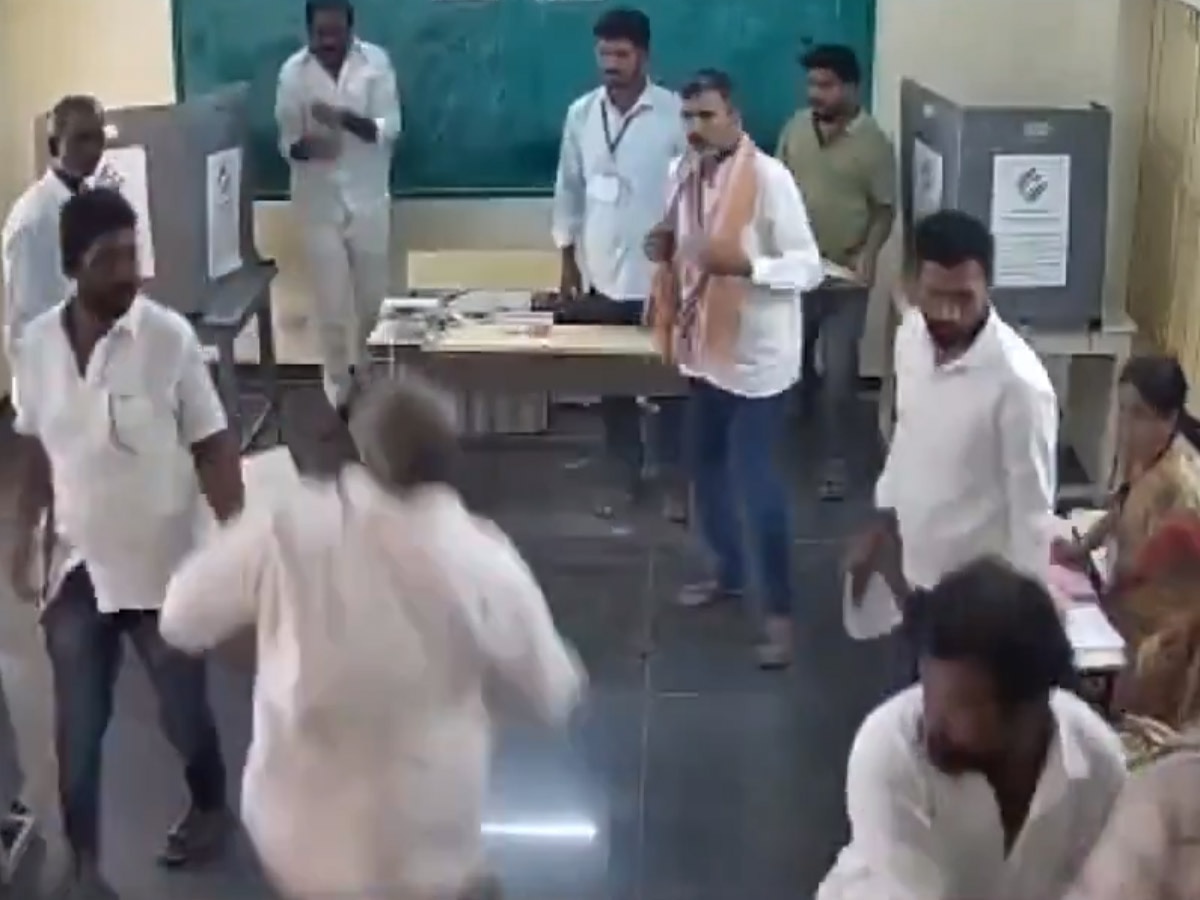 Andhra MLA Viral Video: VVPAT तोड़ते हुए YCR विधायक का वीडियो वायरल, EC ने लिया संज्ञान