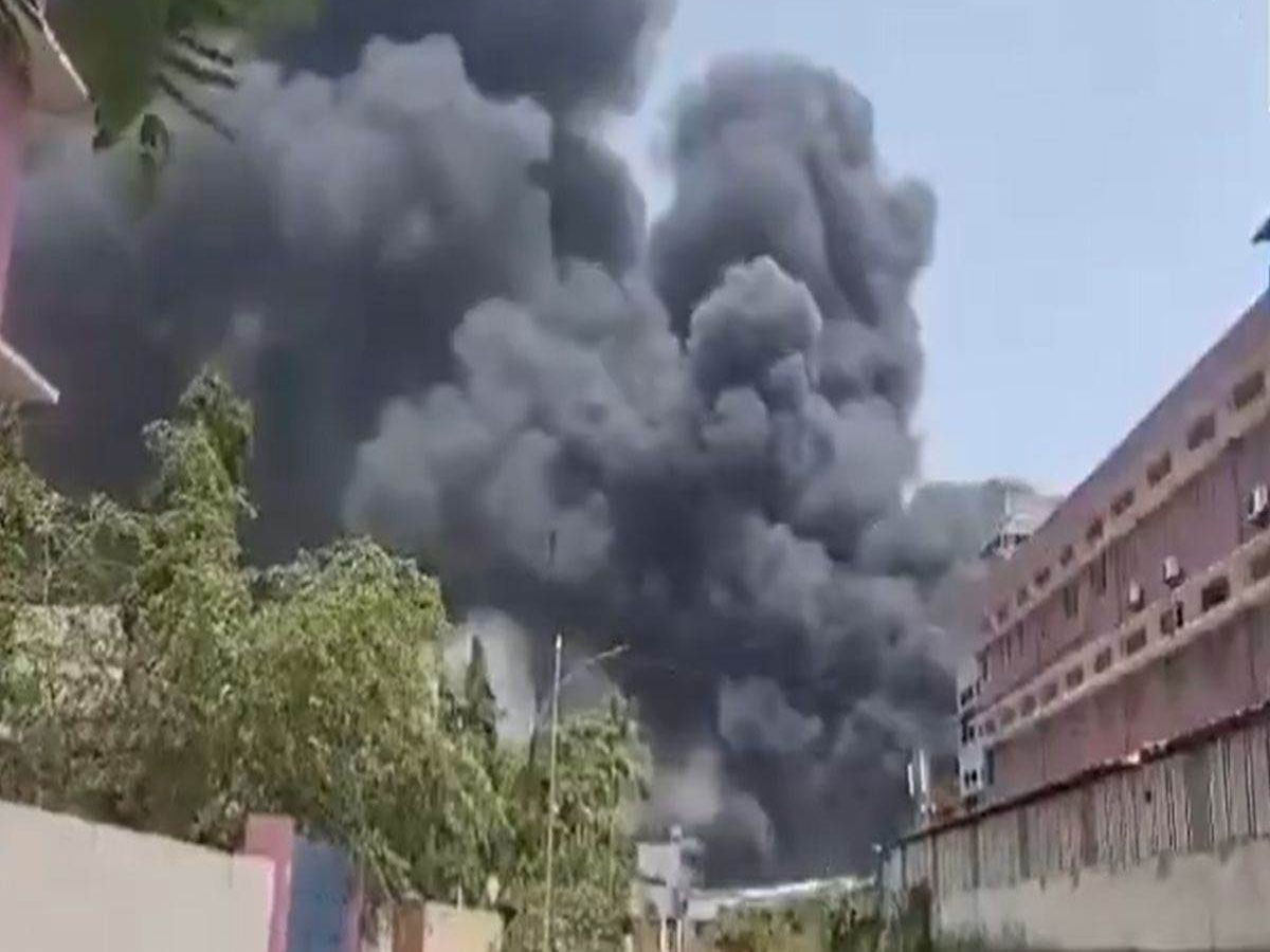 Maharashtra Boiler Blast में 7 लोगों की हुई मौत, 30 से ज्यादा लोग हुए जख्मी Maharashtra Boiler Blast में 7 लोगों की हुई मौत, 30 से ज्यादा लोग हुए जख्मी