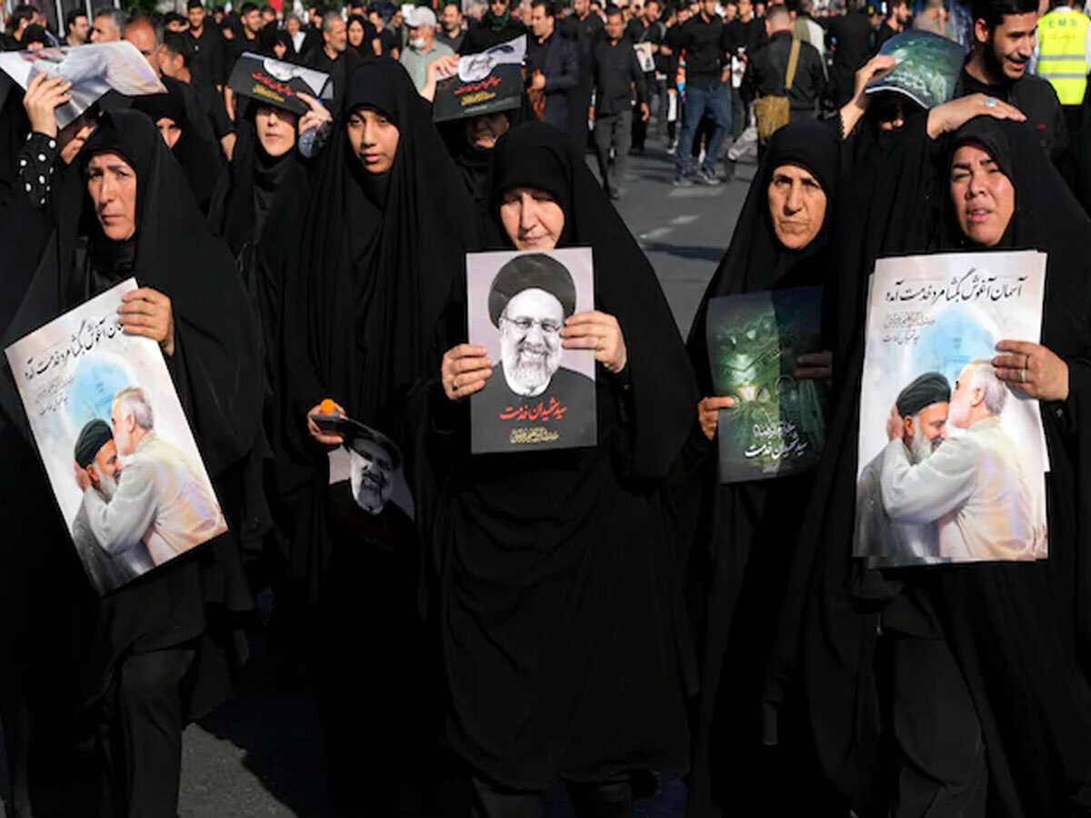 ईरान के राष्ट्रपति इब्राहिम रईसी को मशहद में किया गया सुपुर्द-ए-खाक, हेलिकॉप्टर क्रैश में हुई थी मौत