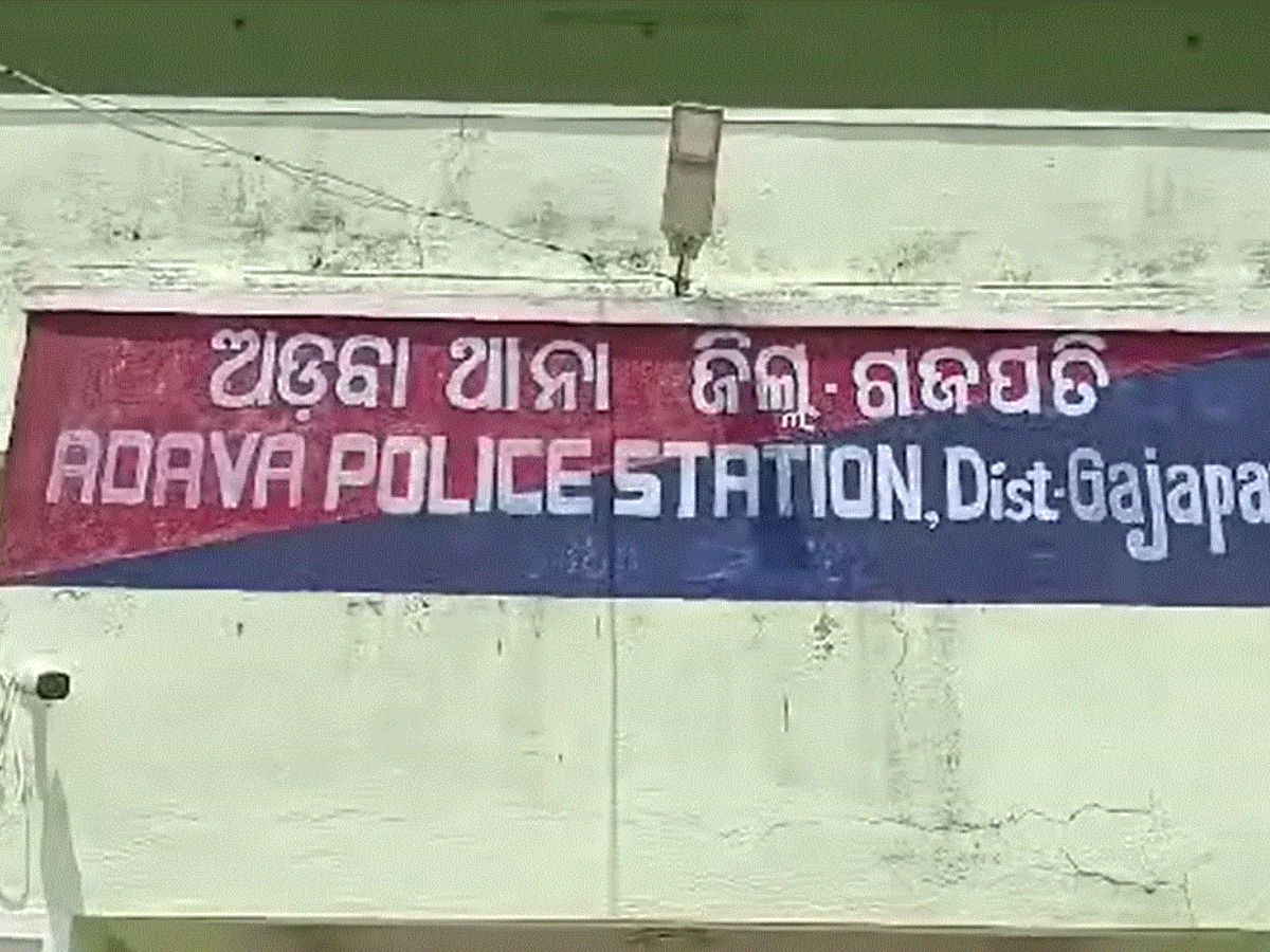 Odisha News: ଗୁଣିଆ ସନ୍ଦେହ କରି ଏକ ପରିବାରକୁ ତଡି଼ଲେ ଗାଁଲୋକେ, ଥାନାରେ ମାମଲା Odisha News: ଗୁଣିଆ ସନ୍ଦେହ କରି ଏକ ପରିବାରକୁ ତଡି଼ଲେ ଗାଁଲୋକେ, ଥାନାରେ ମାମଲା