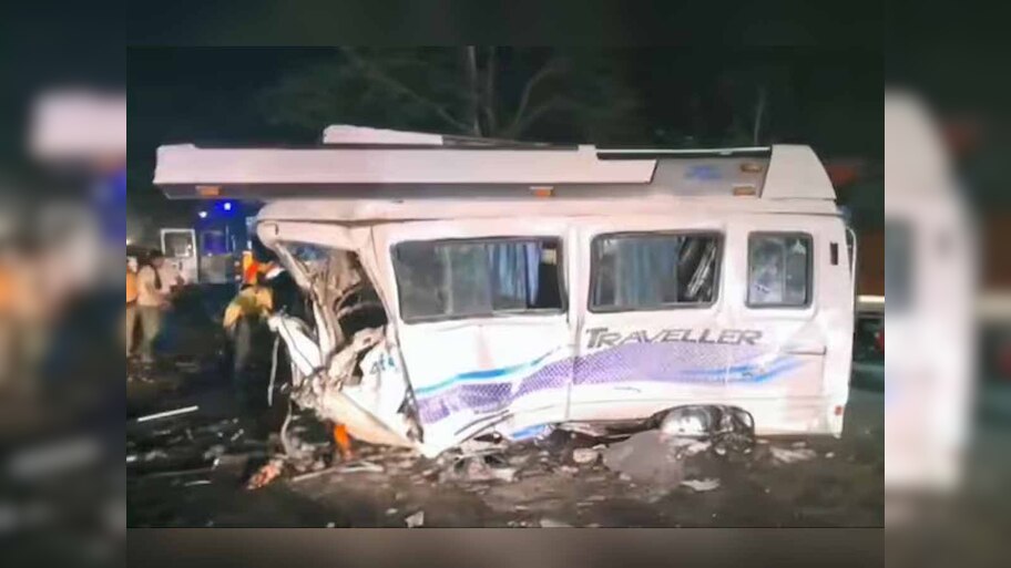 Ambala Accident: हरियाणा में मिनी बस और ट्रक में भीषण टक्कर, 7 लोगों की मौत, 25 लोग बुरी तरह जख्मी
