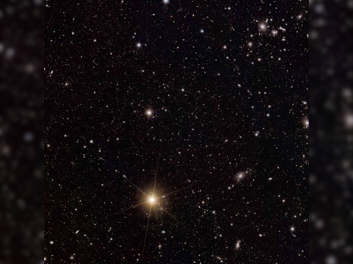 Euclid Telescope Images: Abell 2764 में पीला तारा