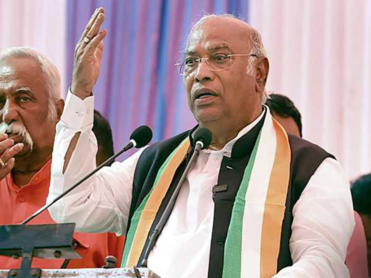 ‘हेमंत सोरेन को जेल भेजने का बदला वोट से’, खड़गे ने पीएम मोदी पर साधा निशाना ‘हेमंत सोरेन को जेल भेजने का बदला वोट से’, खड़गे ने पीएम मोदी पर साधा निशाना
