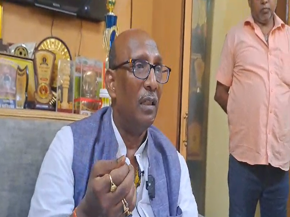कांग्रेस विधायक ने की BJP प्रत्याशी को वोट देने की पैरवी, ऑडियो वायरल होने के बाद दे रहे सफाई कांग्रेस विधायक ने की BJP प्रत्याशी को वोट देने की पैरवी, ऑडियो वायरल होने के बाद दे रहे सफाई