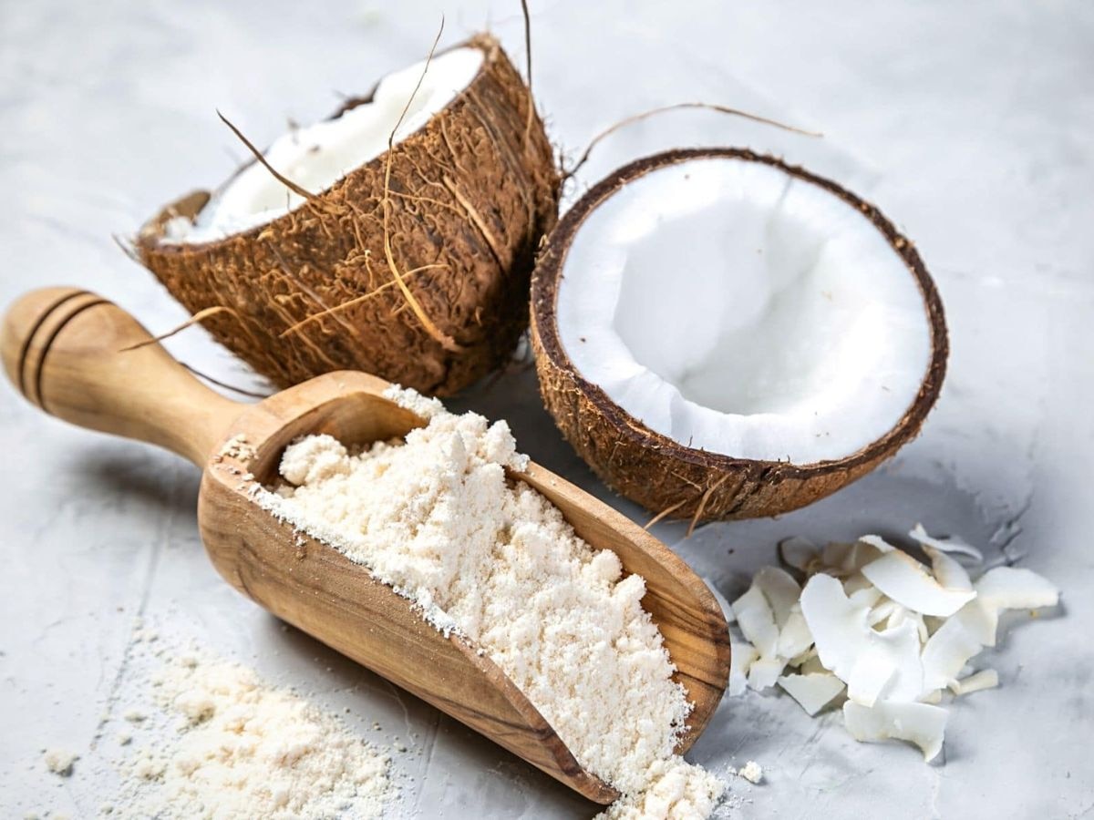 Coconut Flour: नारियल का आटा सिर्फ स्वाद ही नहीं, सेहत के लिए भी फायदेमंद
