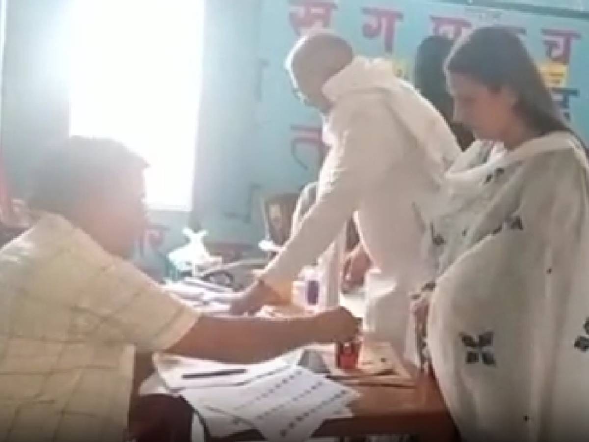 Karnal Election: करनाल लोकसभा से सांसद संजय भाटिया ने परिवार संग किया मतदान