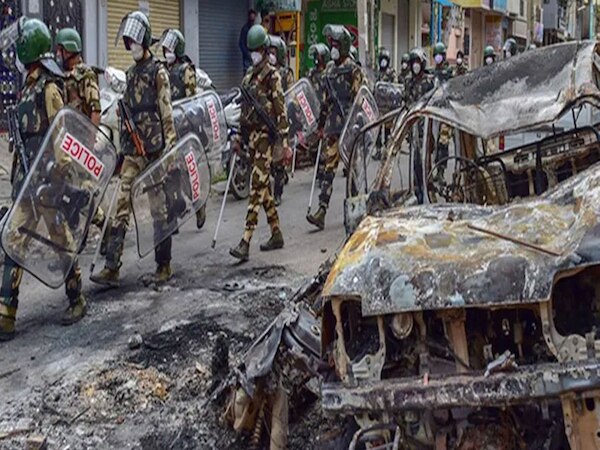 Karnataka News: पुलिस हिरासत में आदिल की हुई मौत, गुस्साई भीड़ ने थाने पर बोला हमला