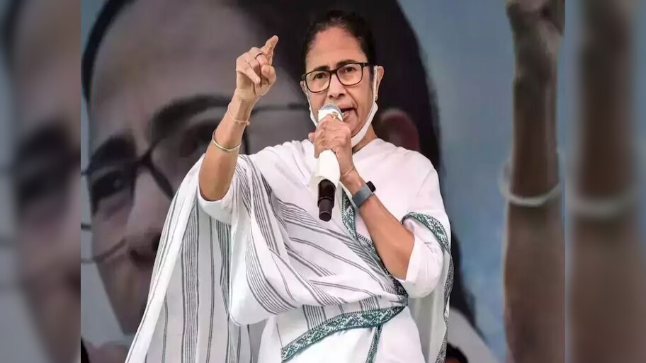 मंच से अपनी ही महिला विधायक से ममता ने क्यों तोड़ा नाता, जानें पूरा मामला