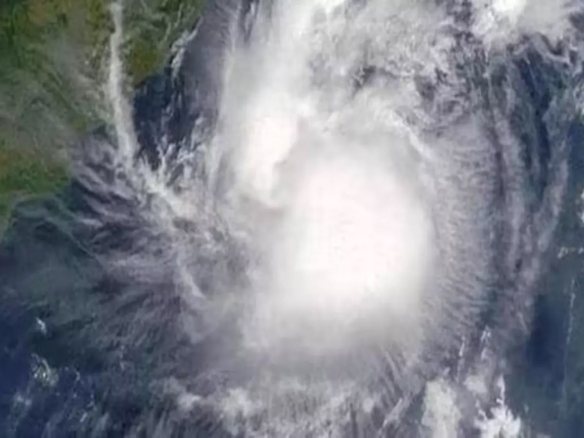 Remal Cyclone Update: आज रात वेस्ट बंगाल से टकराएगा रेमल साइक्लोन, कई जगहों पर जारी किया रेड अलर्ट