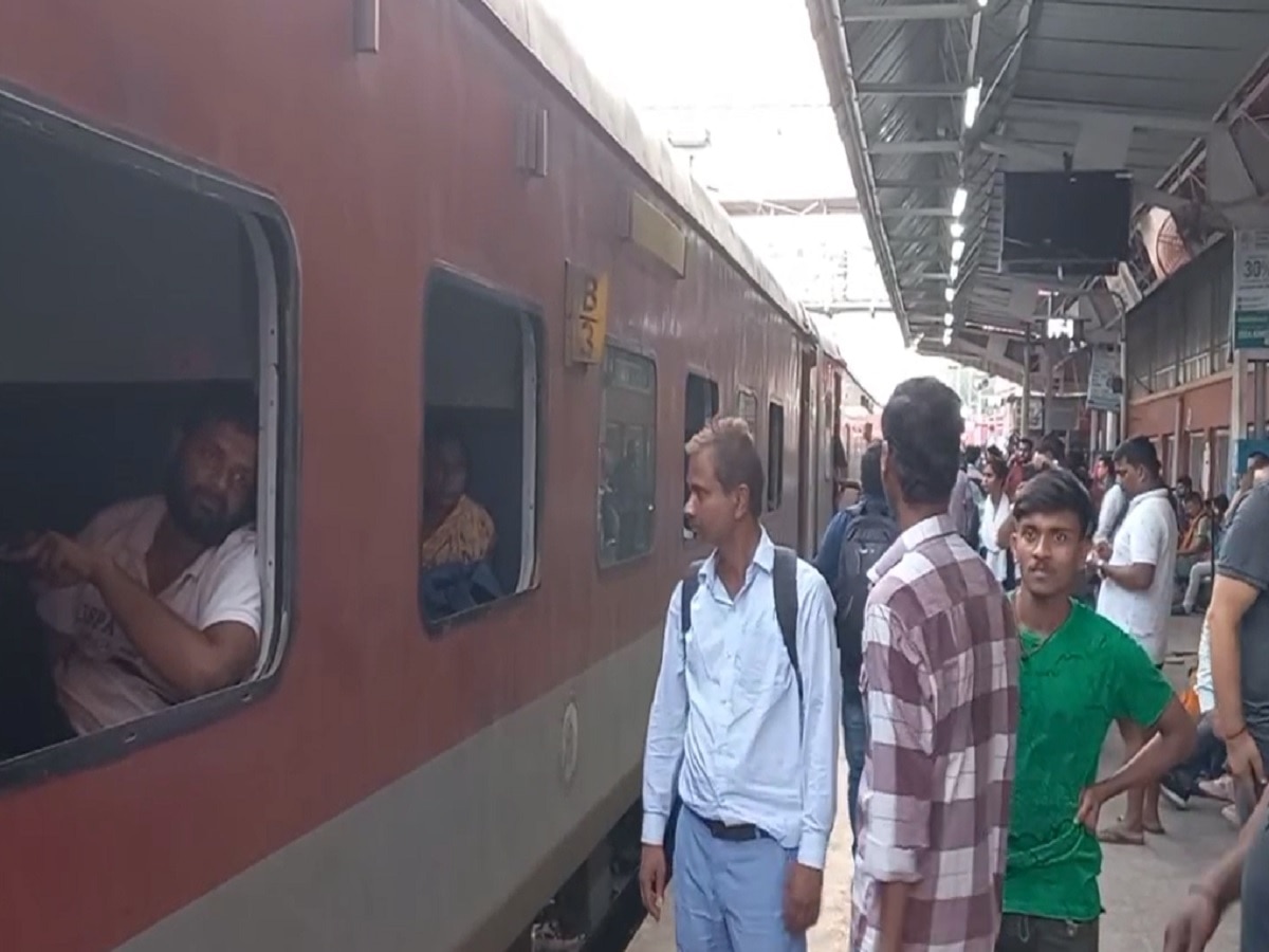 Bihar News: समर स्पेशल ट्रेन में यात्रियों ने किया हंगामा, जानें वजह