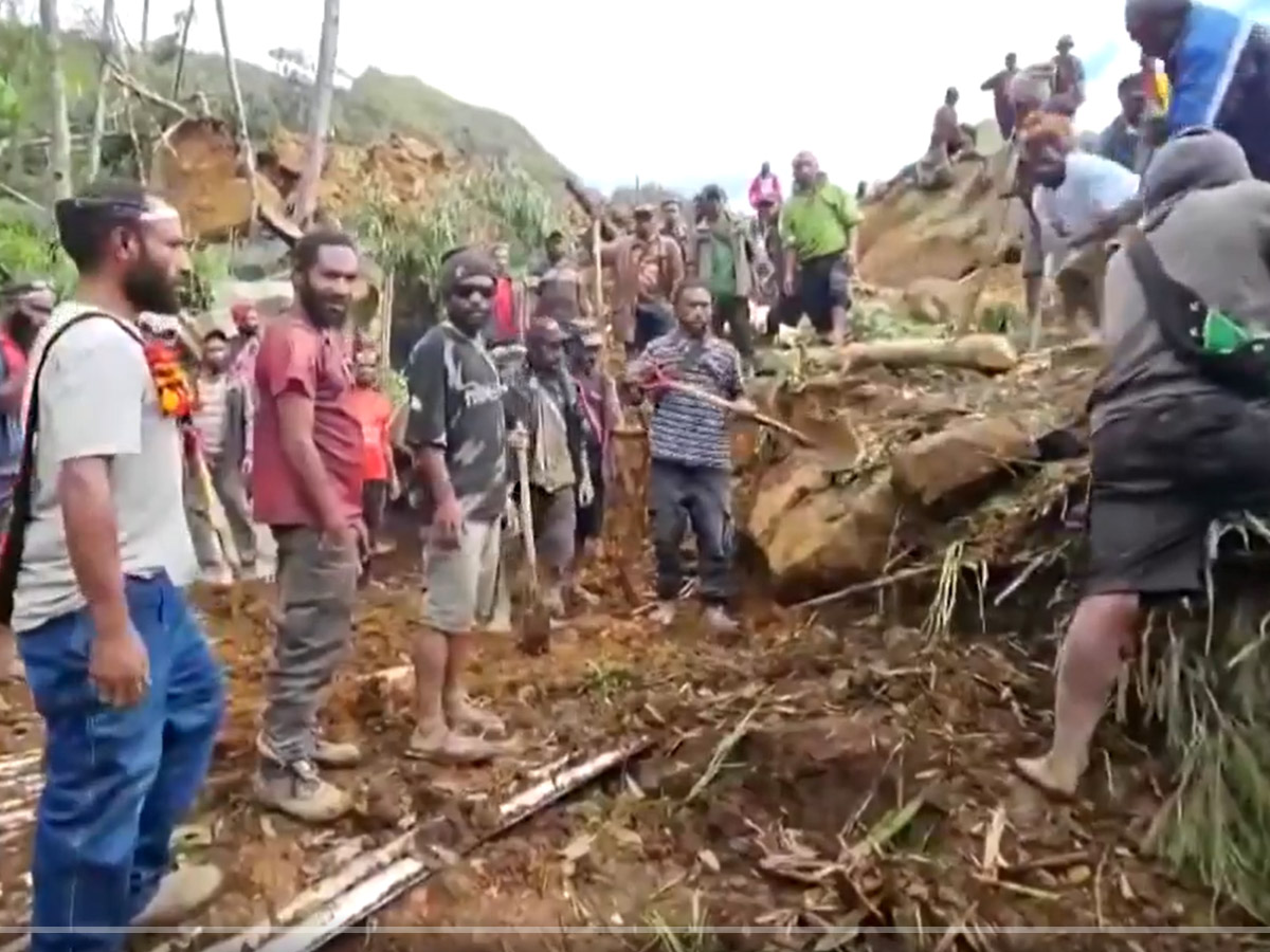 Papua New Guinea landslide: पापुआ न्यू गिनी में मारे 670 लोगों की मौत, यूएन ने कही ये बात Papua New Guinea landslide: पापुआ न्यू गिनी में मारे 670 लोगों की मौत, यूएन ने कही ये बात