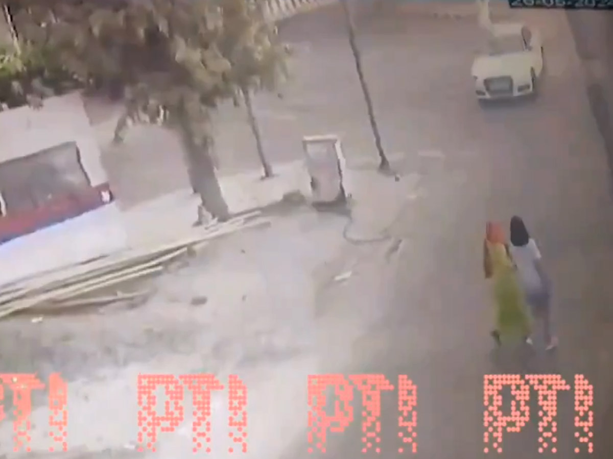 Noida Audi Video: नोएडा में आया पुणे जैसा मामला! तेज रफ्तार ऑडी ने बुजुर्ग को उड़ाया Noida Audi Video: नोएडा में आया पुणे जैसा मामला! तेज रफ्तार ऑडी ने बुजुर्ग को उड़ाया