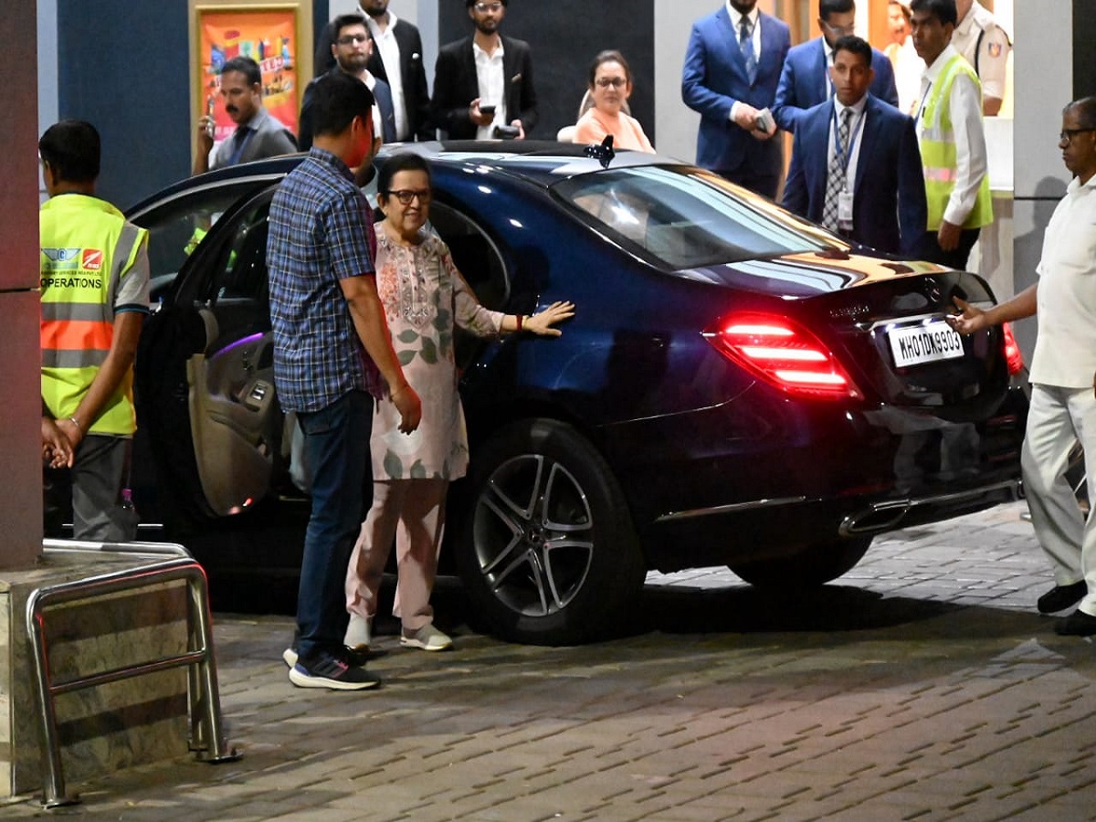 12 विमानों से पहुंच रहे गेस्ट