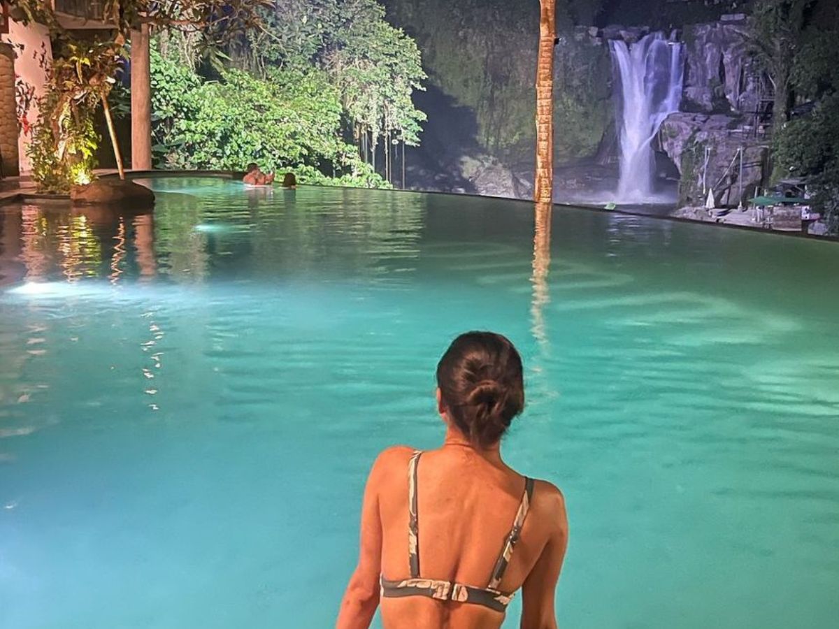 पूल के पास मौनी