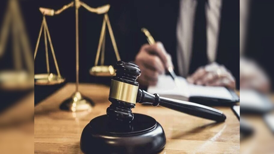 MP Vyapam Scam: व्यापम घोटाले मामले में CBI कोर्ट का 12 साल बाद बड़ा फैसला, 11 लोगों को 7-7 साल की सुनाई सजा 