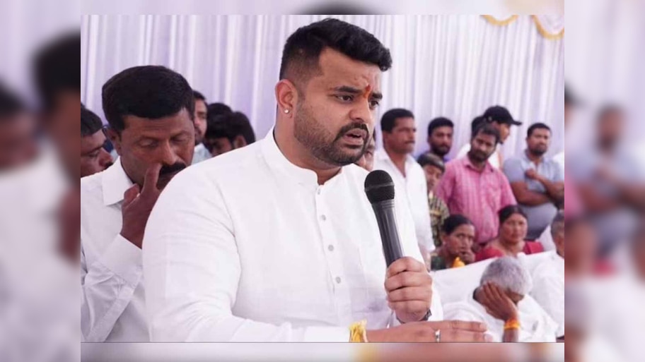  Prajwal Revanna Case: 31 मई को पुलिस के सामने पेश होंगे प्रज्वल रेवन्ना; घर वालों से इसलिए मांगी माफी