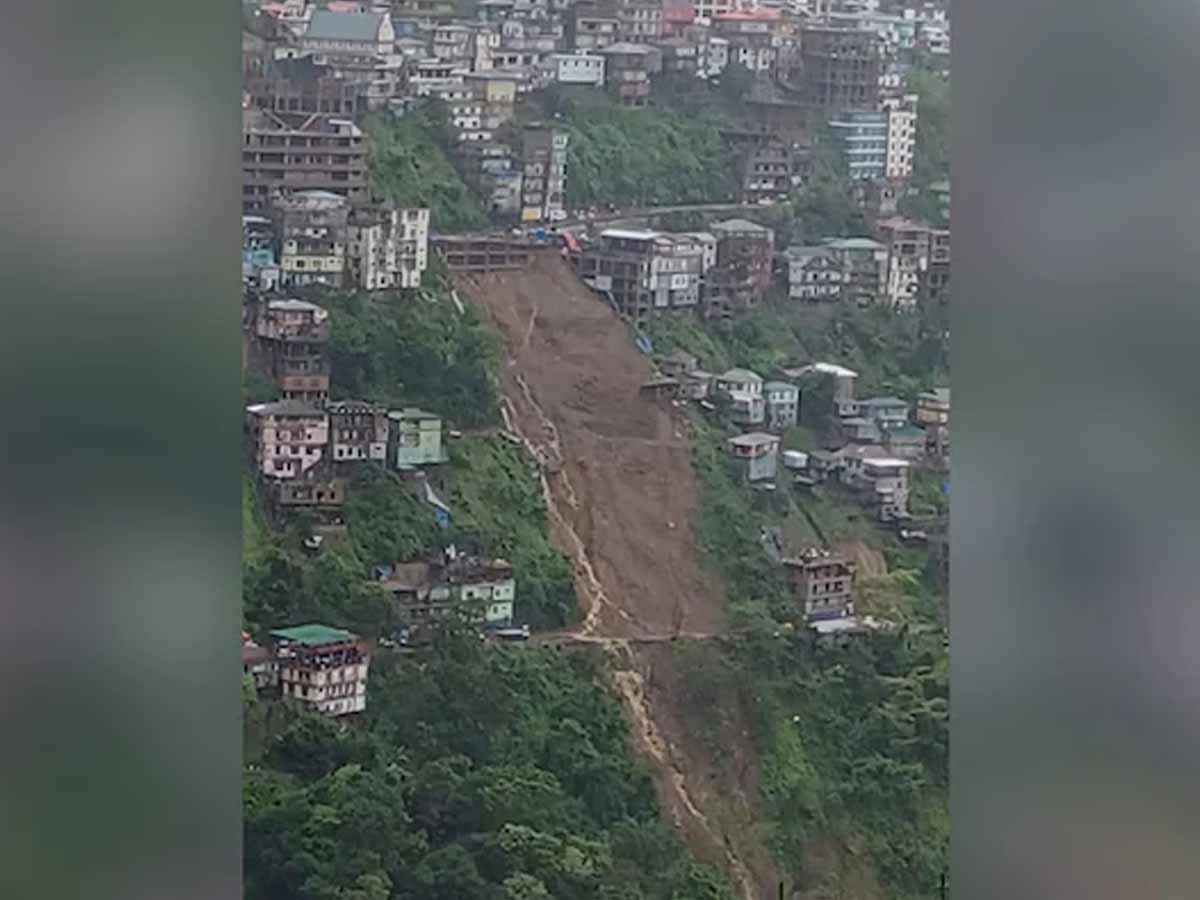 मिजोरम में पत्थर की खदान ढहने से 10 लोगों की मौत, अभी भी फंसे हो सकते हैं हैं कई लोग मिजोरम में पत्थर की खदान ढहने से 10 लोगों की मौत, अभी भी फंसे हो सकते हैं हैं कई लोग