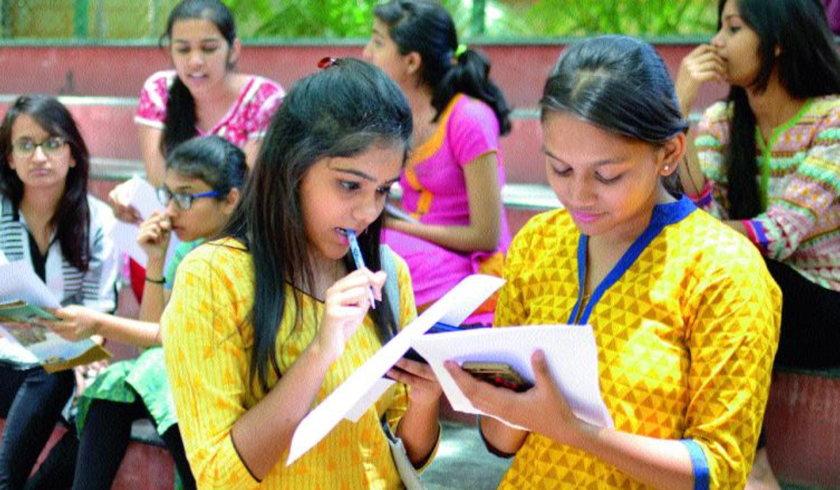 दिल्ली यूनिवर्सिटी में 'सिंगल गर्ल चाइल्ड' को स्पेशल कोटा, खुशी से झूम उठी देश की बेटियां! दिल्ली यूनिवर्सिटी में 'सिंगल गर्ल चाइल्ड' को स्पेशल कोटा, खुशी से झूम उठी देश की बेटियां!