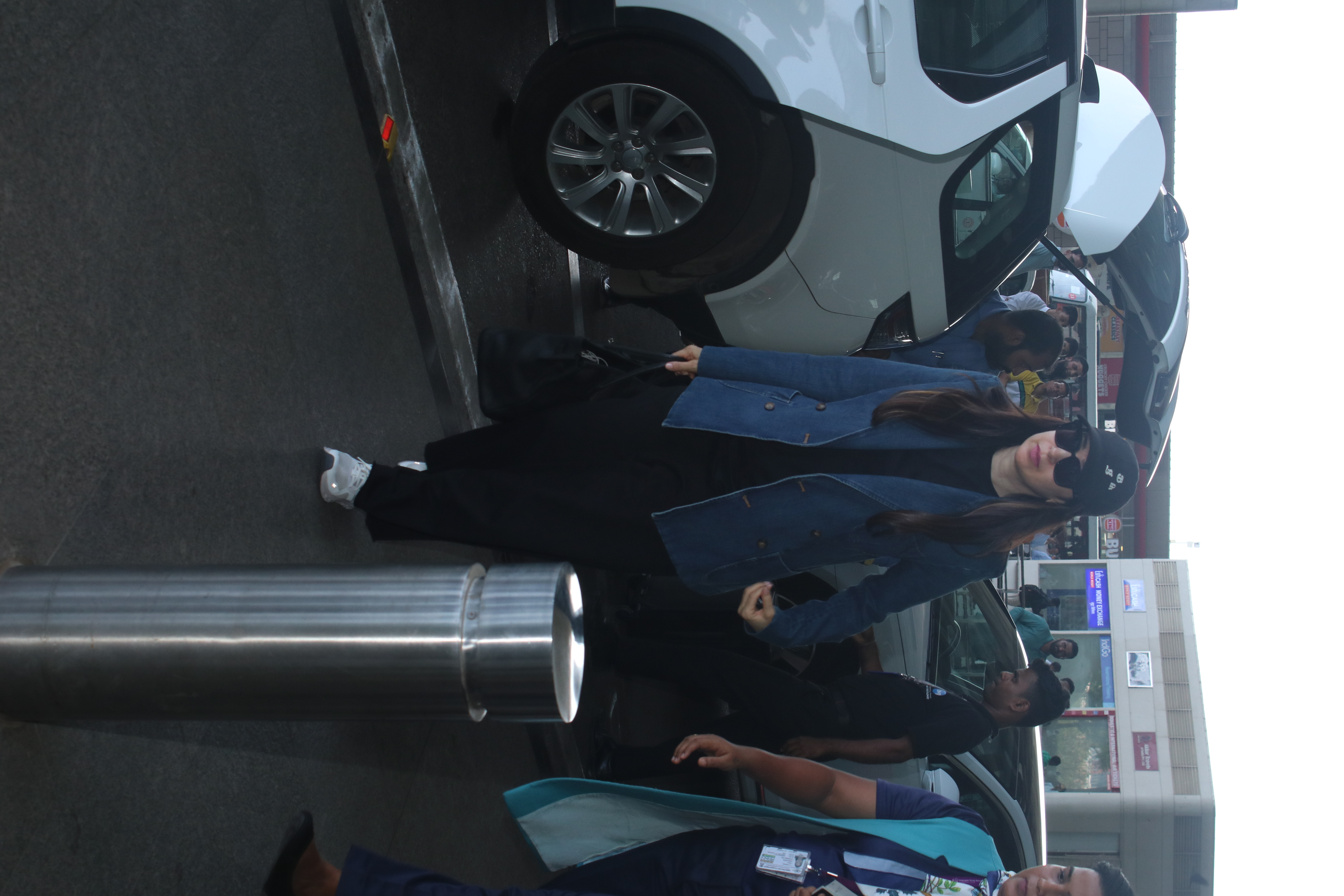 करिश्मा कपूर का लुक देख लीजिए