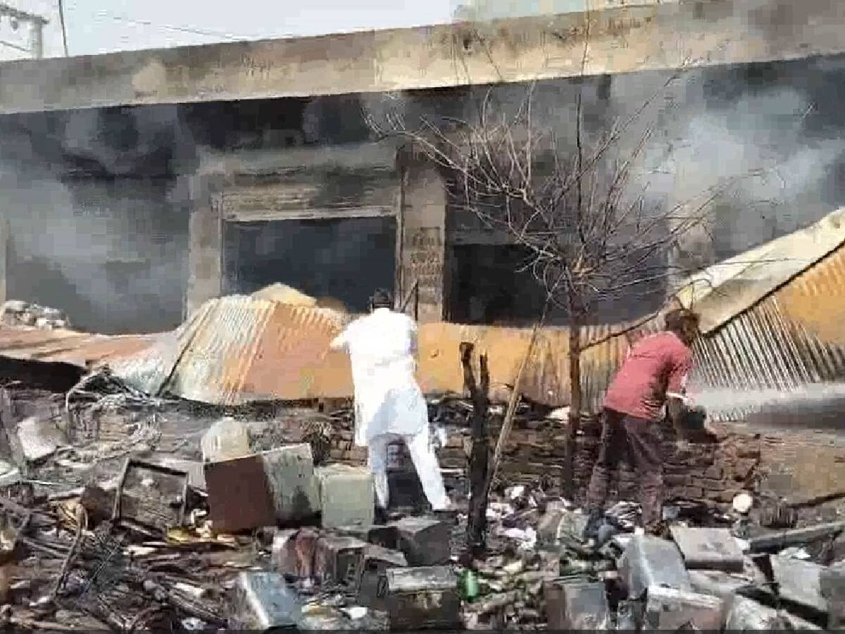 Fatehabad Fire: कबाड़ की दुकान में फटा वेल्डिंग सिलेंडर, आग की चपेट में आने से 3 लोग झुलसे 