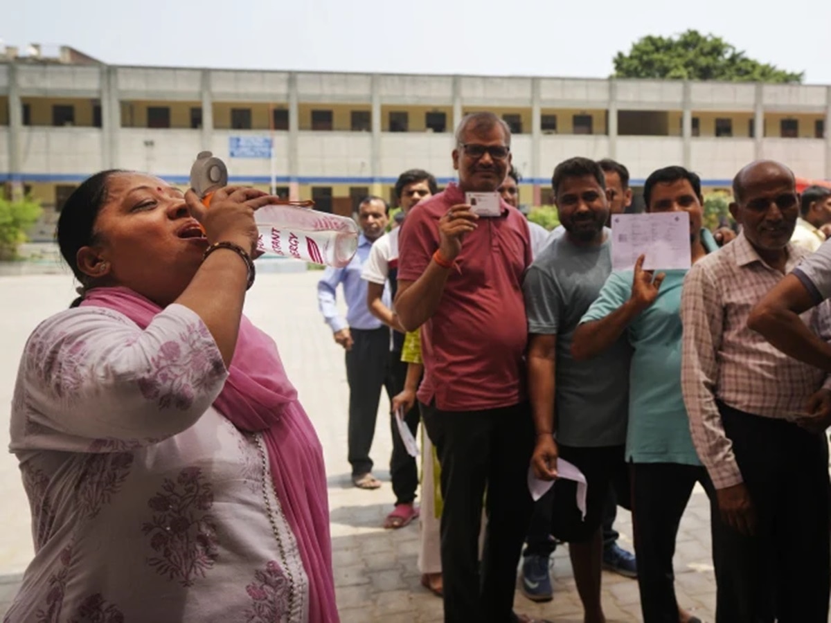 चुनाव में दिख रहा गर्मी का असर (फाइल फोटो)