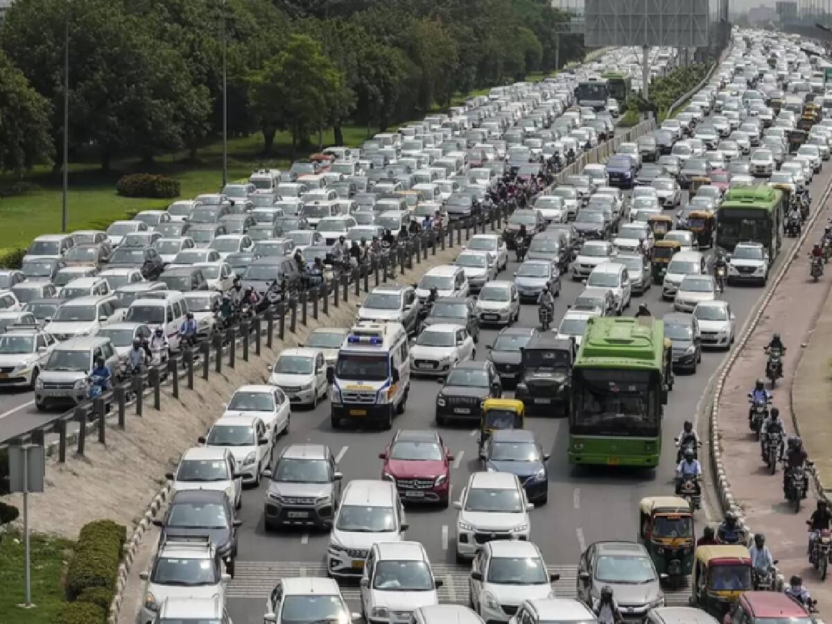 Delhi Traffic Advisory: आज रात 11 बजे तक दिल्ली के इन रास्तों पर लगेगा भीषण जाम, पढ़ें एडवाइजरी