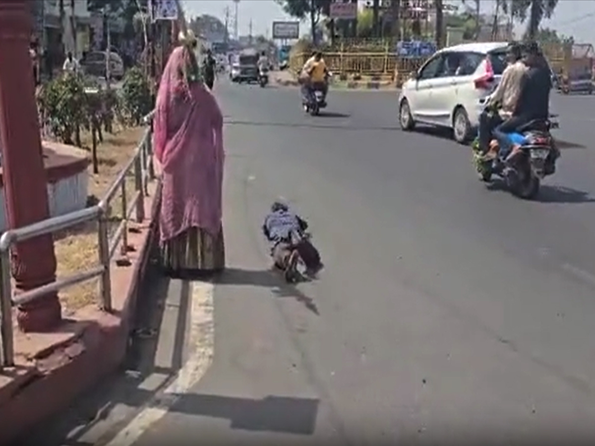 चिलचिलाती धूप में दंडवत