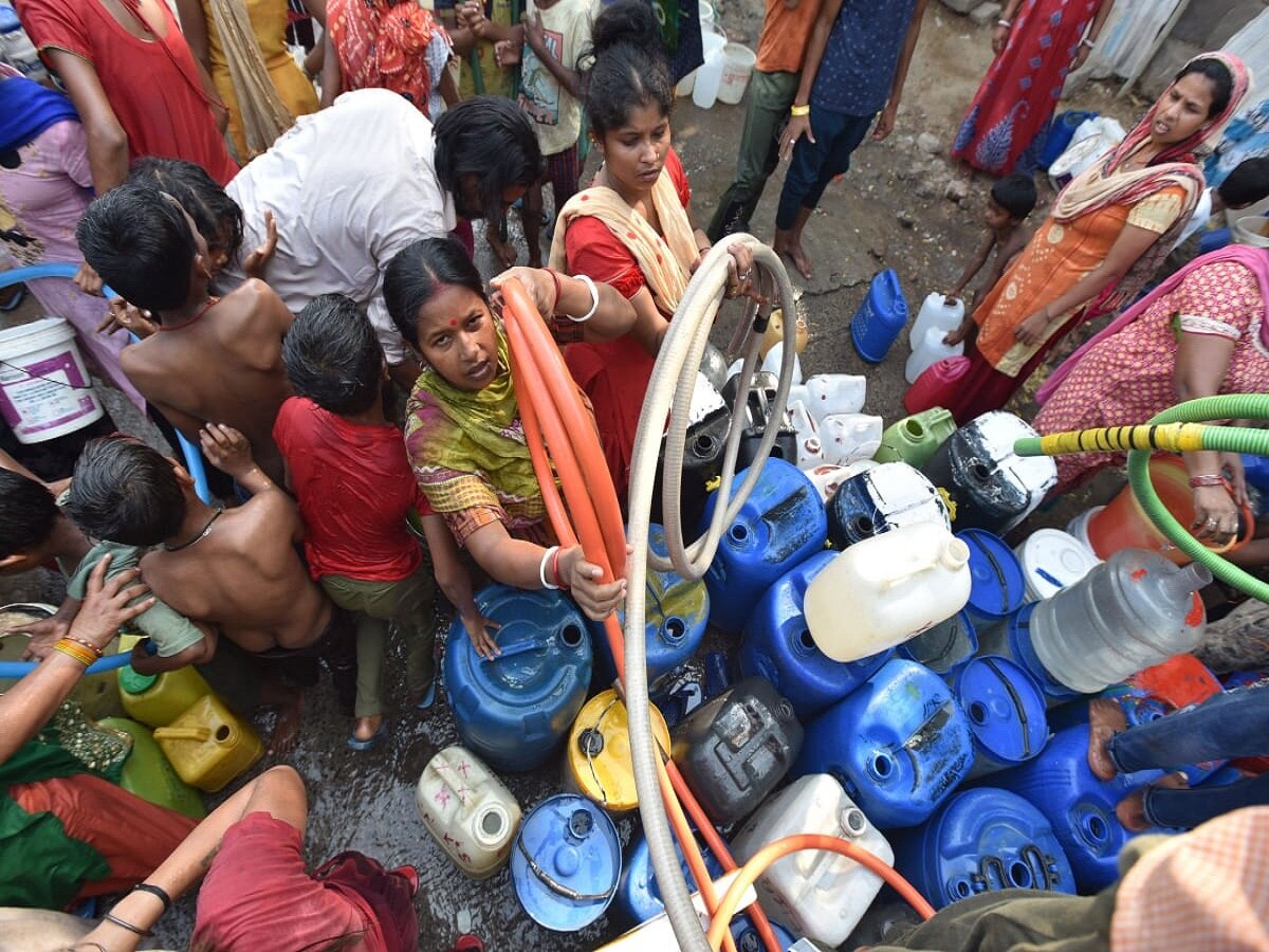 Water Crisis in Delhi: ଦିଲ୍ଲୀରେ ଜଳ ସଙ୍କଟ, ହନ୍ତସନ୍ତ ହେଉଛନ୍ତି ଲୋକ