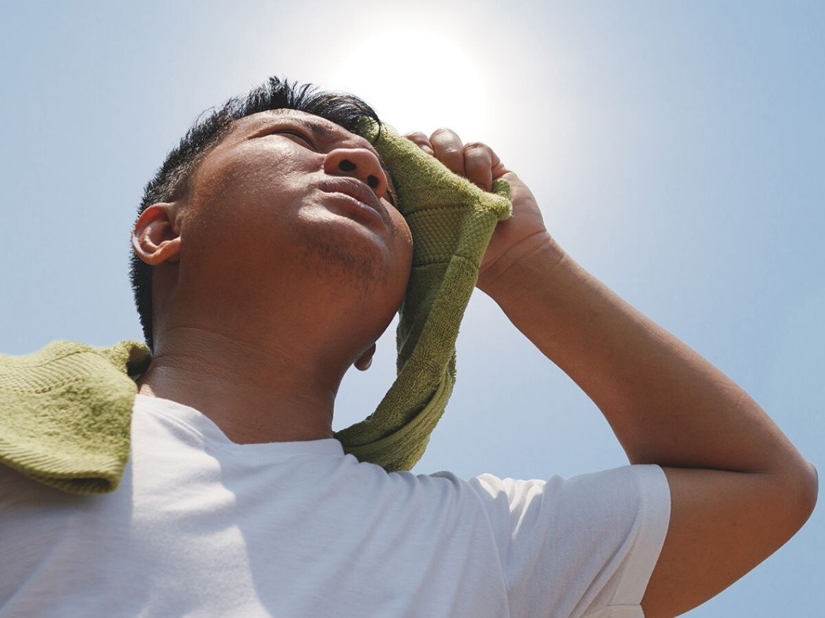 Heat Stroke: इलेक्शन ड्यूटी में तैनात मतदानकर्मियों की मौतें बनी चिंता का विषय, भीषण गर्मी में कैसे करें अपनी सेहत का ख्याल?